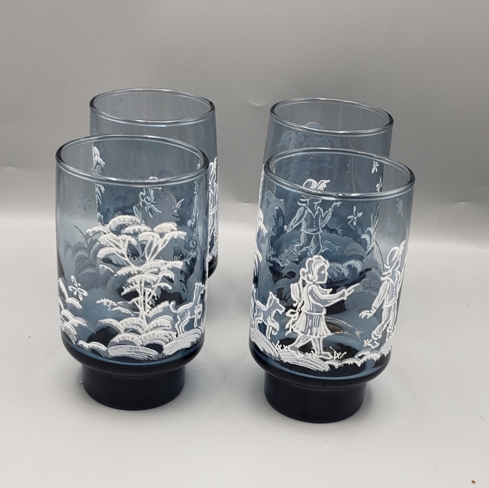 Vintage libbey Mary Gregory blue juice glasses child motif